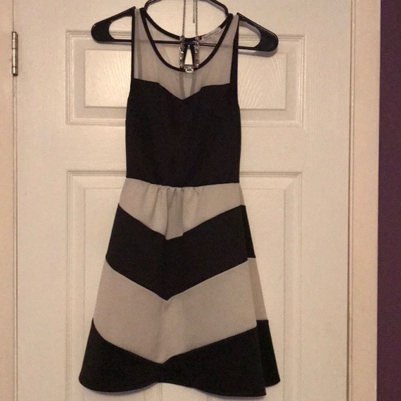 Black and white dress - Picture 2 of 4